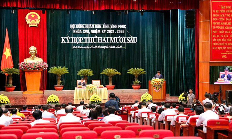 Scene of the 26th session of the People's Council of Vinh Phuc province, term XVII, 2021-2026. Photo: Khanh Linh