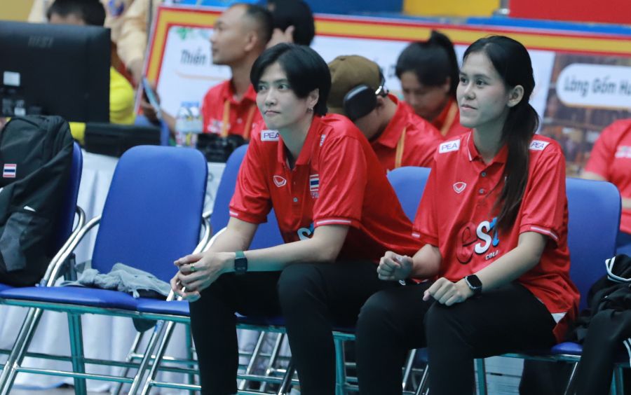 Pleumjit Thinkaow tung la ngoai binh cua doi bong chuyen nu Binh chung Thong tin. Anh: Hoang Hue