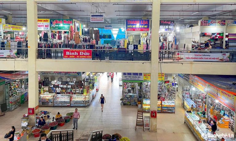 Tieu thuong Cho Vinh dang no luc vuot kho. Anh: Pham Chung