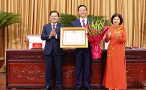 Chủ tịch tỉnh Bắc Ninh Vương Quốc Tuấn nhận Huân chương Lao động hạng Nhì