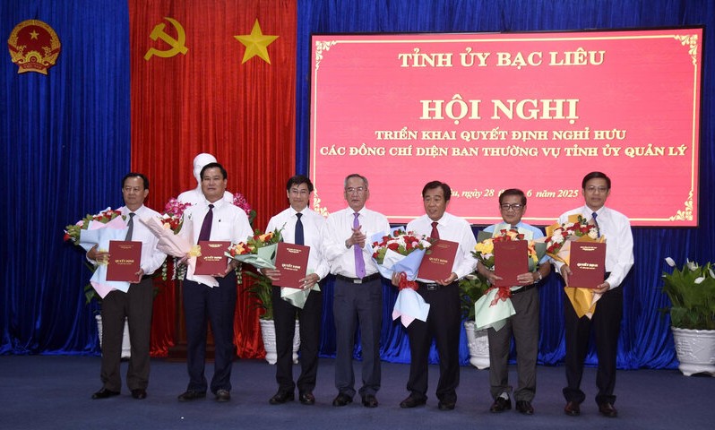 11 cán bộ diện Ban Thường vụ Tỉnh ủy Bạc Liêu quản lý nghỉ hưu trước tuổi