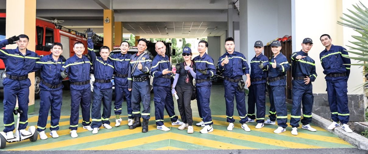 Dan sao tham gia Chien si qua cam. Anh: Nha san xuat cung cap.