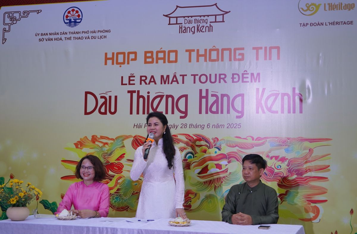 So Van hoa, The thao va Du lich hop bao thong tin ve tour dem. Ảnh: Mai Dung