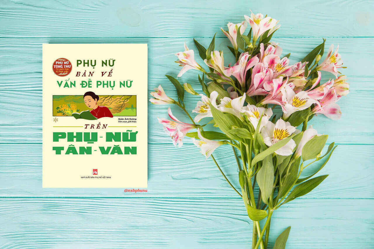 Women discuss women's issues on Women's Newspaper. Photo: Vietnam Women's Publishing House