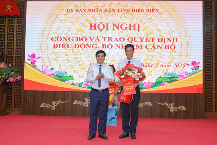 Điện Biên công bố loạt quyết định về công tác cán bộ
