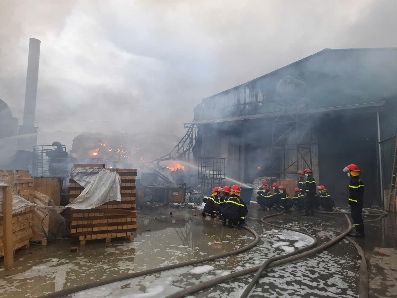 4 người tử vong trong vụ cháy xưởng tái chế phế liệu tại Văn Lâm, Hưng Yên