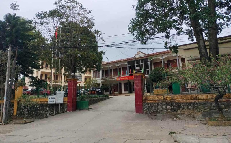 The headquarters of Van Chan District Police (before the merger) was handed over to Van Chan Commune Police (after the merger) for use. Photo: Van Duc.