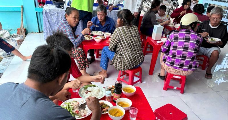 Quan com 0 dong phuc vu hang tram suat an mien phi moi ngay. Anh: Hoang Loc
