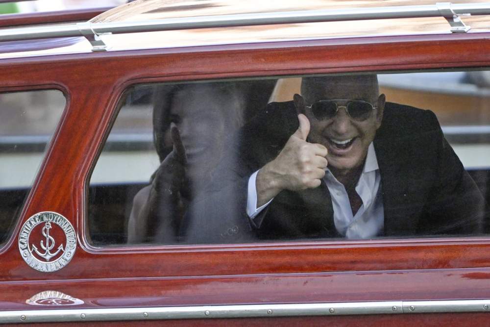 El multimillonario Jeff Bezos y Lauren Sanchez celebraron una boda en Venecia. Foto: AFP