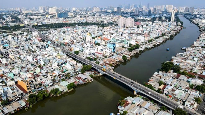 Nha ven kenh Doi tren dia ban Quan 8, TPHCM. Ảnh: Anh Tu