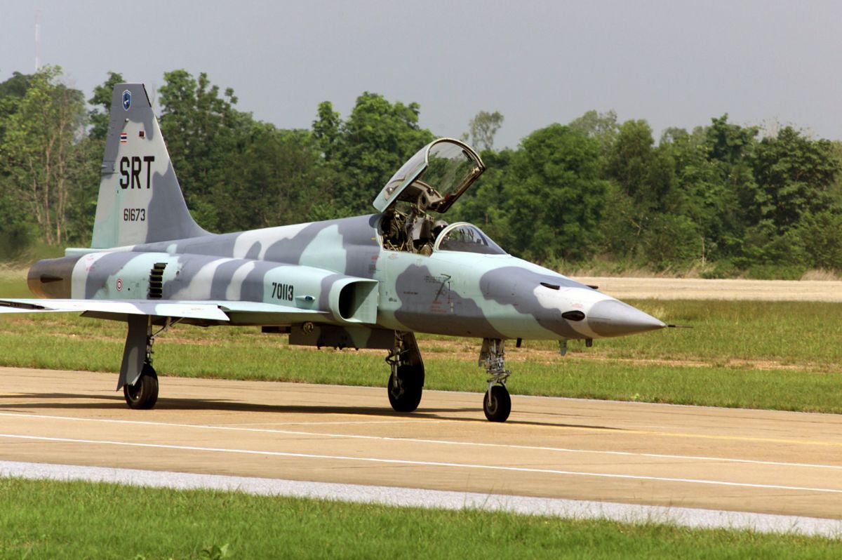 Un tigre Northrop F-5e II de la Fuerza Aerea Royal tailandesa en el ejercicio "Tigre de oro dorado" en 9.5.2000. Foto: American Air Force
