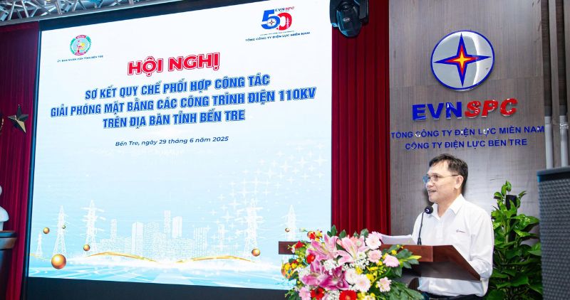 Ong Nguyen Phuoc Duc – Tong Giam doc EVNSPC phat bieu tai Hoi nghi. Anh: Hoang Loc