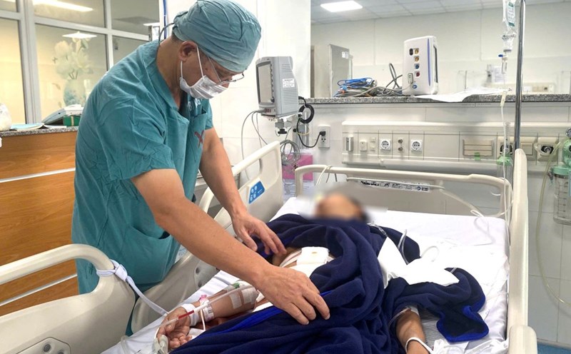 Caring for patients recovering from tumor surgery. Photo: Provided by the Ministry of Health