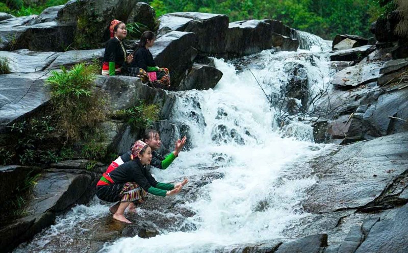 The majestic beauty of the 7-storey waterfall in Hanh Dich commune (Que Phong district, Nghe An). Photo: Ngoc Anh