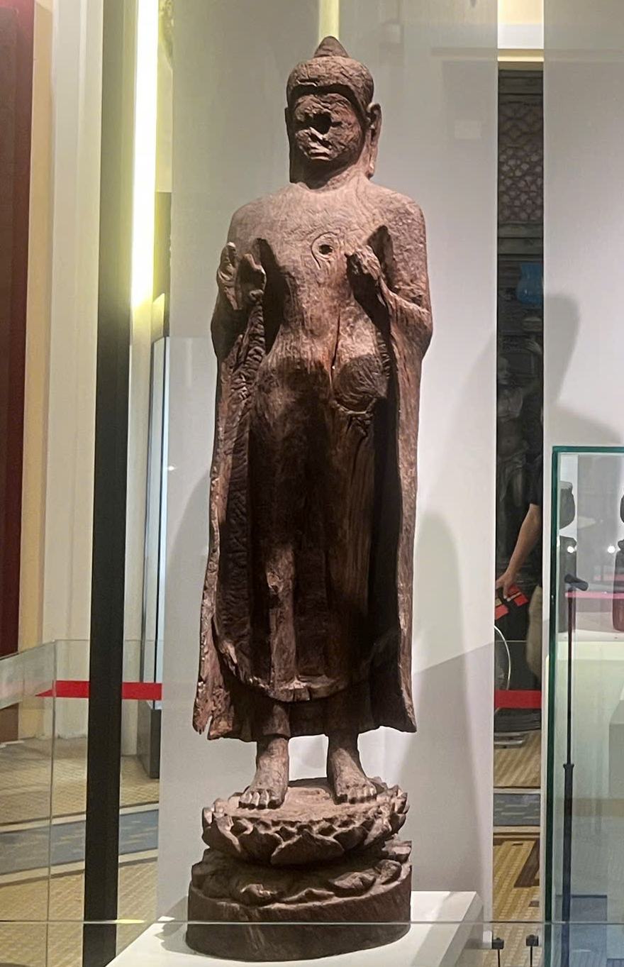 Tuong Phat Loi My (van hoa Oc Eo) co nien dai the ky IV – VI. Hien vat thuoc Bao tang Lich su Thanh pho Ho Chi Minh, duoc cong nhan bao vat quoc gia nam 2012.
