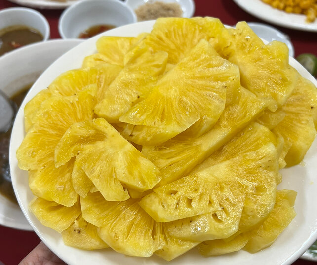 Eating pineapple properly before bed will support good sleep. Photo: Kieu Vu