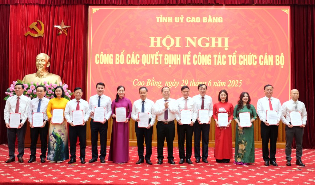 The Cao Bang Provincial Party Committee has just mobilized and appointed a series of key officials and leaders. Photo: The Hien