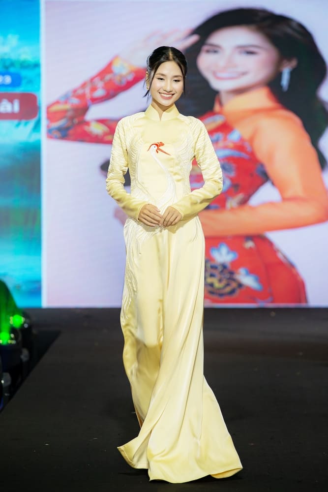 Hoa hau Nguyen Thanh Ha