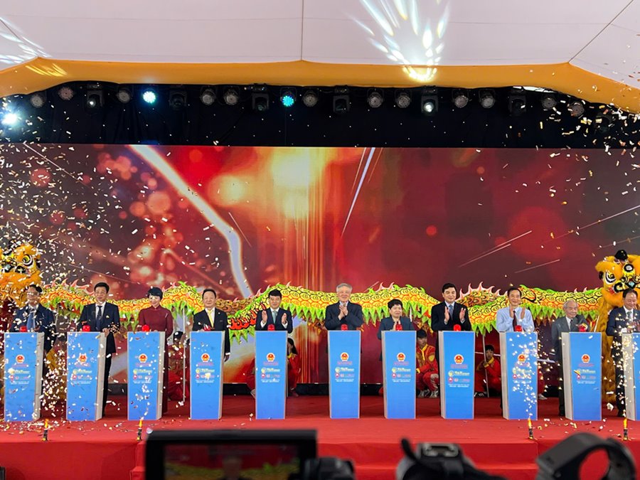 Các đại biểu tham dự lễ khởi công Dự án cao tốc Bảo Lộc - Liên Khương. Ảnh: Lam Hồng