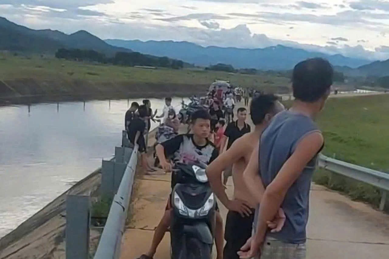 Los dos hermanos se ahogaron al borde del canal cerca de la casa. Foto: Quang Tuan.