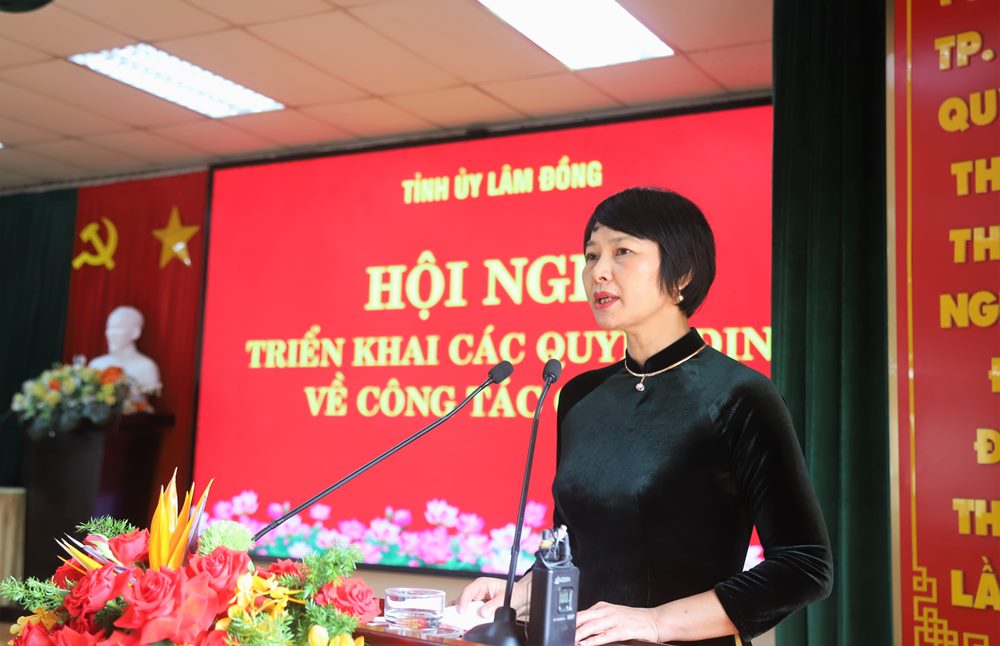 Sra. Pham Thi Phuc - Secretaria Adjunta del Comite del Partido Provincial, Presidenta del Consejo Popular Provincial de Lam Dong, ocupa el cargo de Presidente del Comite del Frente de la Patria de Vietnam de la provincia de Lam Dong. Foto: Lam Hong