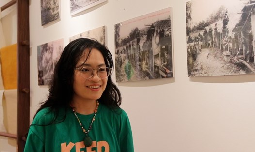 Người trẻ Hà Nội mong có nhiều sản phẩm từ giấy dó Kẻ Bưởi. Ảnh: Nguyễn Linh