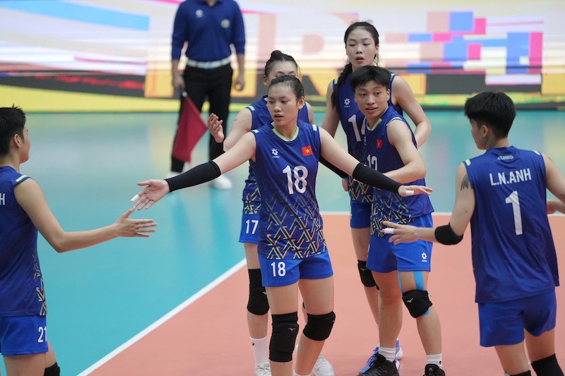 Tuyen bong chuyen nu U21 Viet Nam thang set 2. Anh: VFV
