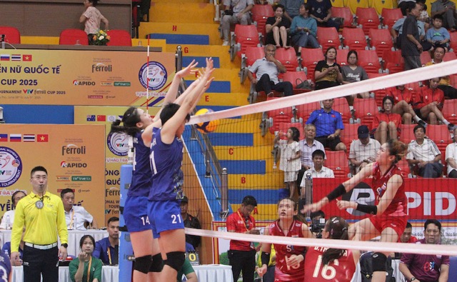 Set 1 dien ra trong the giang co. Anh: Tri Lam