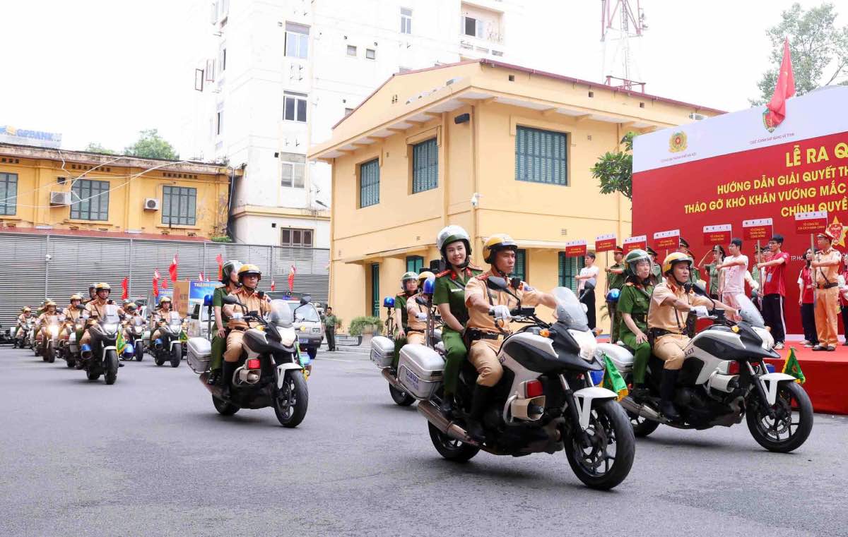 Đoàn xe diễu hành. Ảnh: Phạm Kiên 