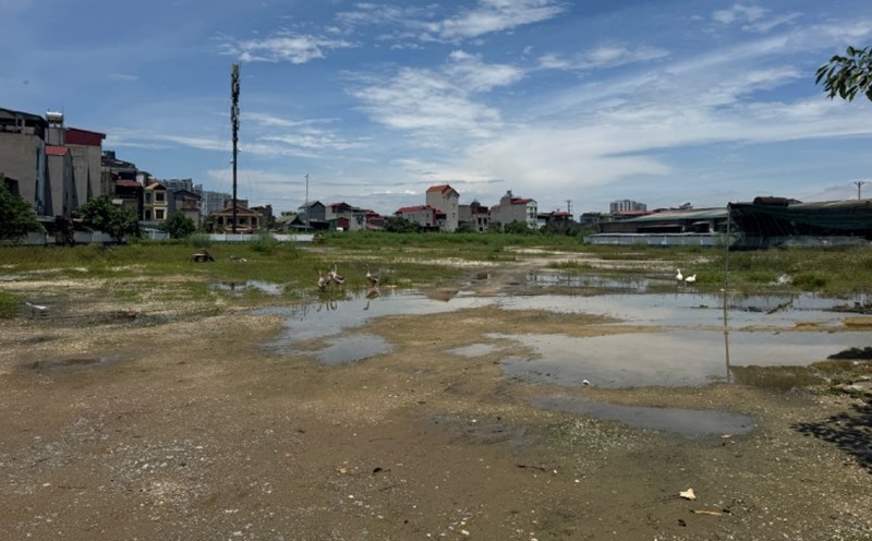 The Trau Quy Town Truck Station and Public Service Project is still an empty lot after many years. Photo: PV Group