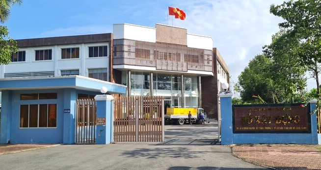 Can bo So Xay dung Bac Lieu tranh thu ngay chu nhat don dep ho so doi den Ca Mau. Anh: Nhat Ho