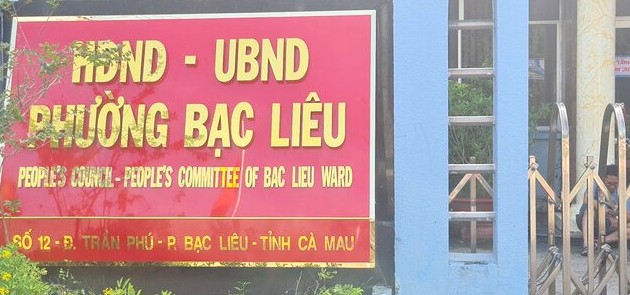 Tru so UBND phuong Bac Lieu thuoc tinh Ca Mau da duoc gang len. Anh: Nhat Ho