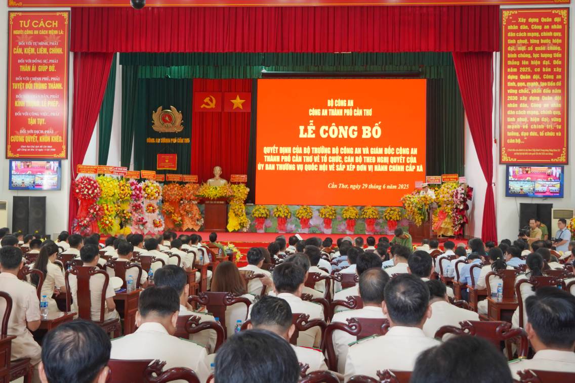 Quang cảnh Lễ công bố. Ảnh: Tạ Quang