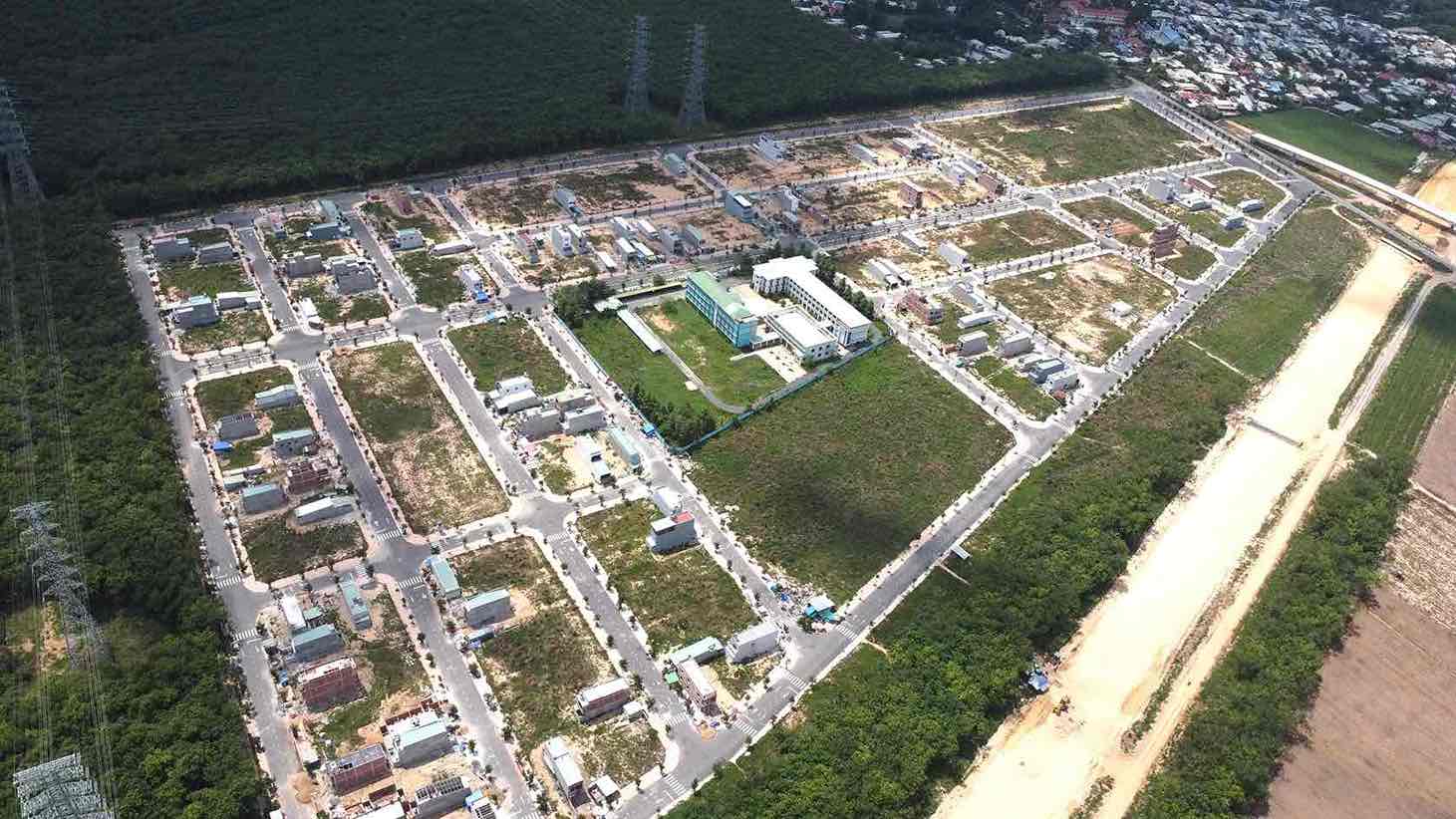 The Long Duc resettlement area in Long Thanh district has arranged for households to relocate to deploy the Bien Hoa - Vung Tau expressway. Photo: HAC