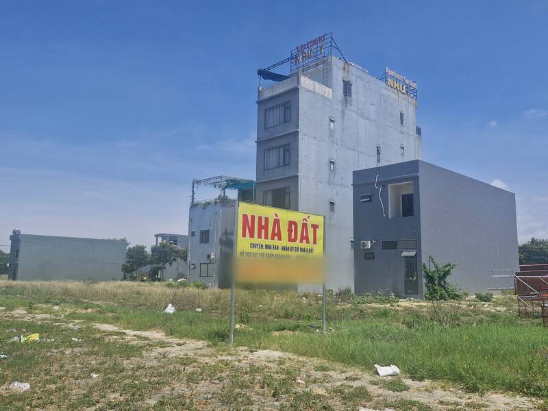 El Comite Popular de Da Nang City acaba de emitir una decision de ajustar y complementar los precios de la tierra en el area. Foto: Thu Giang