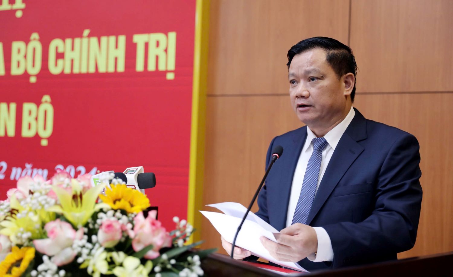 Nguyen Khac Than 씨는 흥옌성 인민위원회 위원장으로 임명되었습니다(신규). 사진: Nam Hong