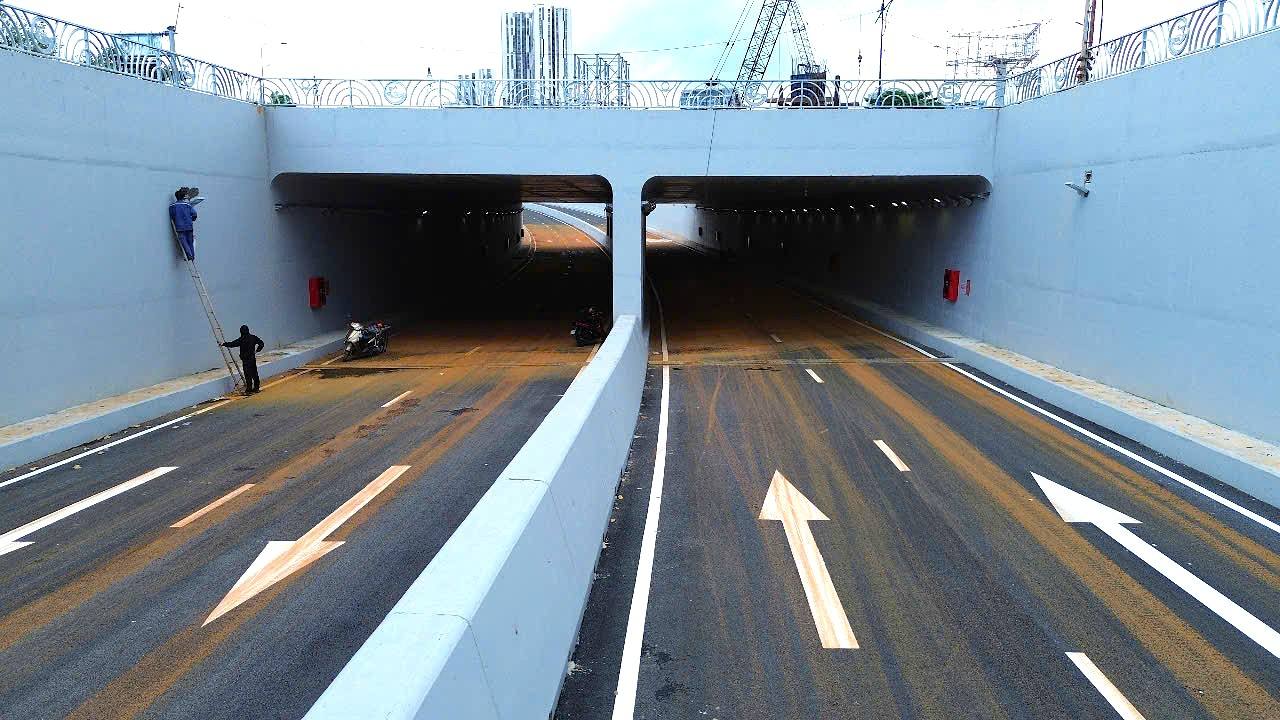 Mai Chi Tho - Dong Van Cong Underground Tunnel pertenece a un proyecto de interseccion PHU listo para despejar la tarde del 30 de junio. Foto: Anh TU