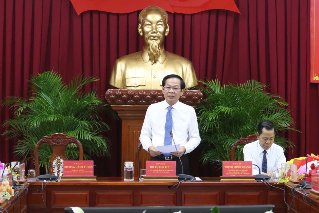 Bi thu Thanh uy Can Tho Do Thanh Binh phat bieu tai hoi nghi. Anh: Ta Quang
