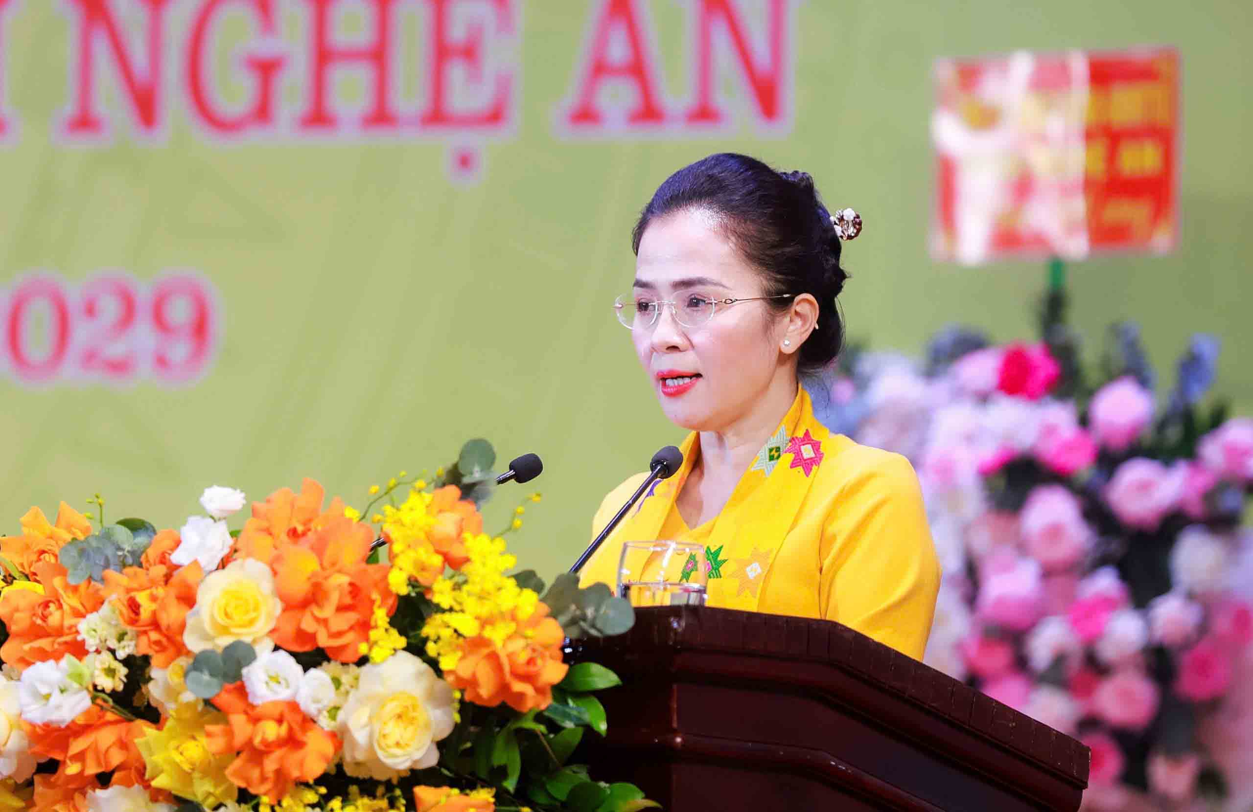 La Sra. Vo Thi Minh Sinh, Secretaria Adjunta del Comite del Partido Provincial, Presidenta del Comite del Frente de la Patria de Vietnam de Nghe, una provincia, Jefe de la Delegacion de la Asamblea Nacional de Nghe, una provincia. Foto: NGOC ANH