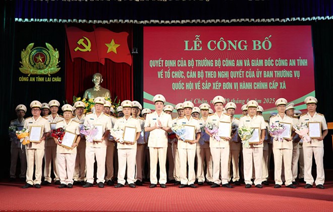 Công bố các trưởng công an xã, phường tại Lai Châu và Điện Biên