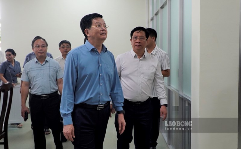 Deputy Prime Minister Mai Van Chinh inspected the preparation for the operation of the two-level government.