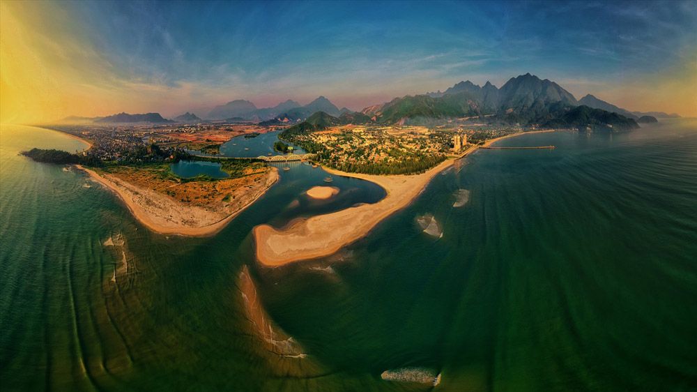 A corner of Nam O Bay in Da Nang. Photo: Kim Lien