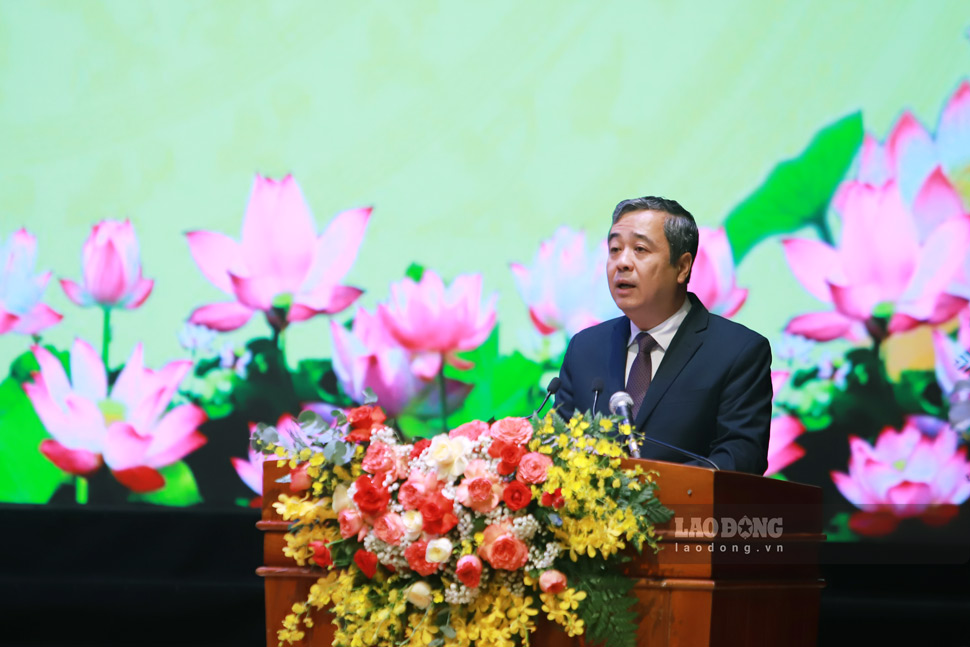 Ong Ngo Dong Hai cong bo cac quyet dinh. Anh: Hoai Phuong