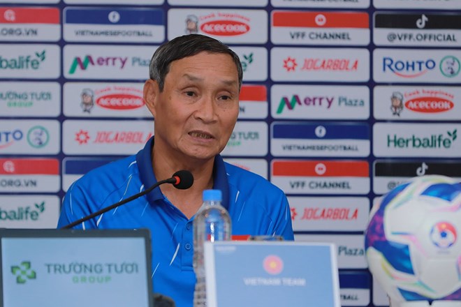 Coach Mai Duc Chung is not satisfied with the results of the Vietnam women's team. Photo: Minh Dan