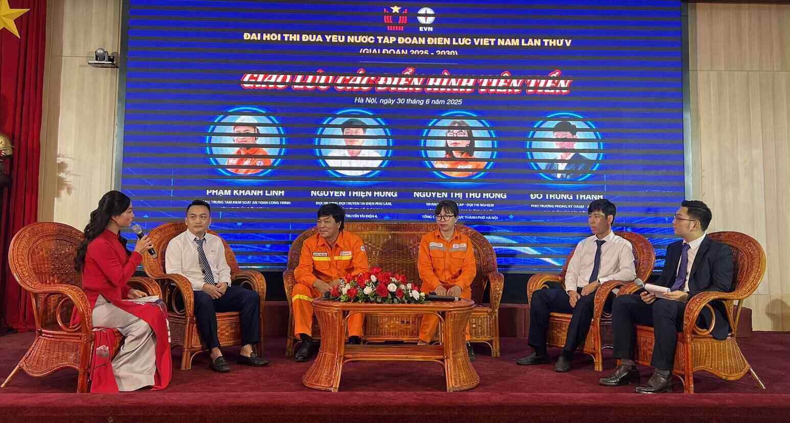 Dai dien cac dien hinh tien tien giao luu tai Dai hoi. Anh: Kieu Vu