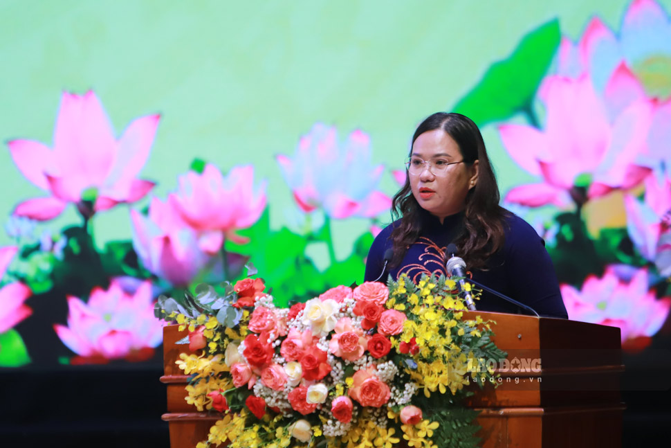 Ba Le Thi Vinh Huong phat bieu. Anh: Hoai Phuong