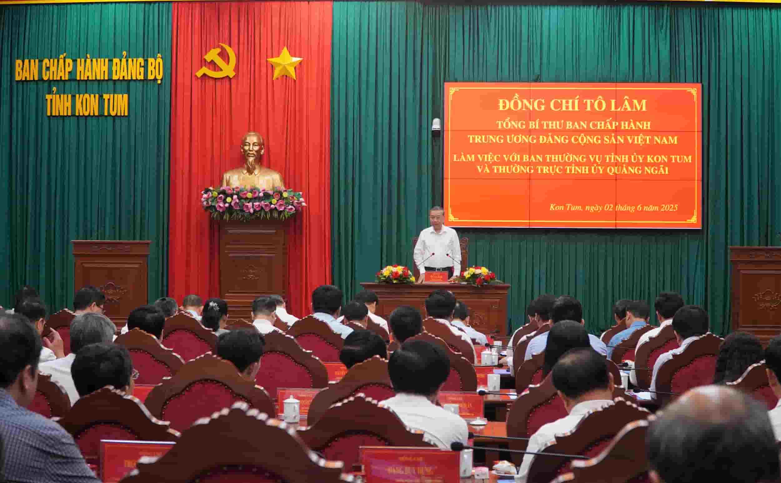 Quang canh buoi lam viec. Anh: Thanh Tuan