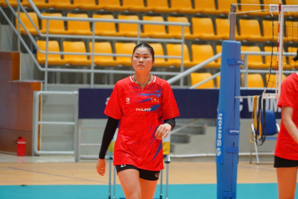 주 공격수 응우옌 티 우옌은 베트남 여자 배구 대표팀의 새로운 희망입니다. 사진: 베트남 골든 스타