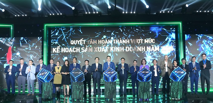 Tập thể Lãnh đạo fun88 việt nam quyết tâm hoàn thành vượt mức kế hoạch SXKD. Ảnh: fun88 việt nam