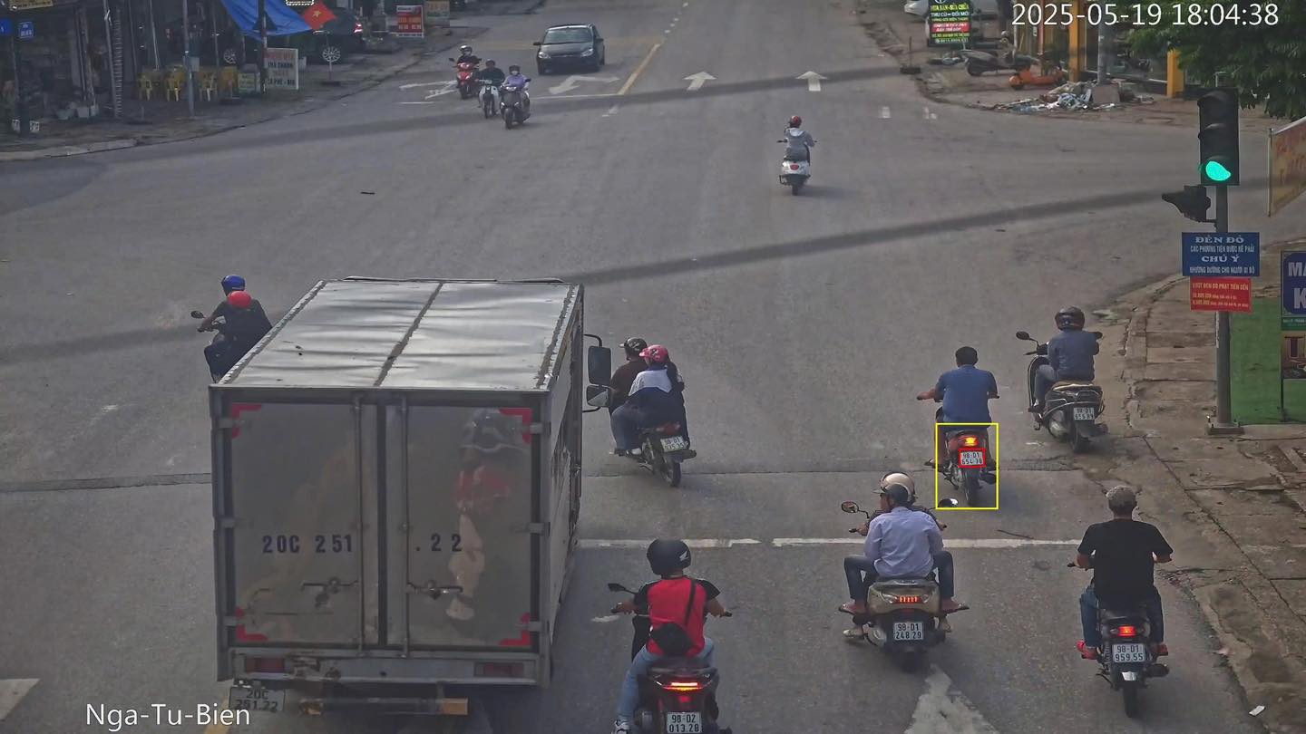 1 moto (mar dorado) fue castigada en Bac Giang. Foto: Policia de Bac Giang